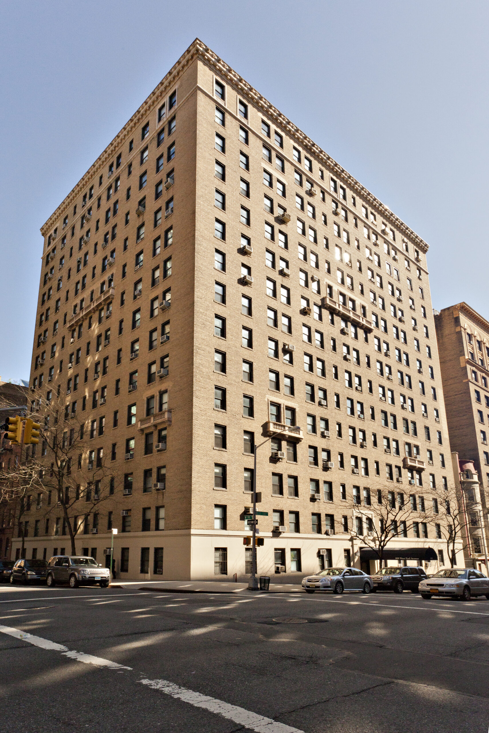 800 West End Avenue