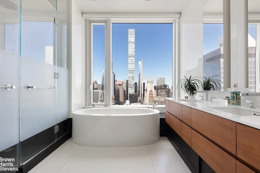 Soak in the Skyline: Bathtubs with Incredible Views