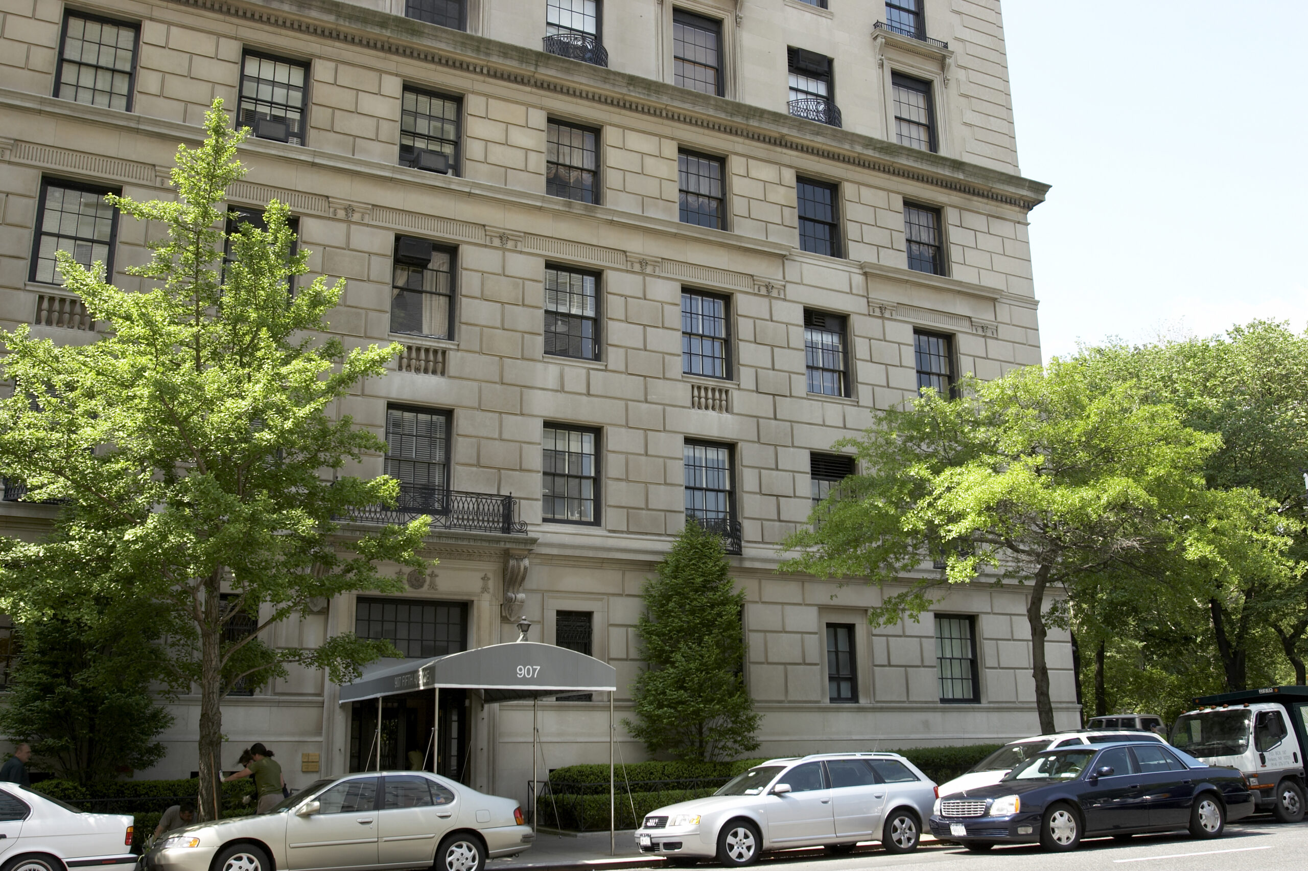 907 Fifth Avenue