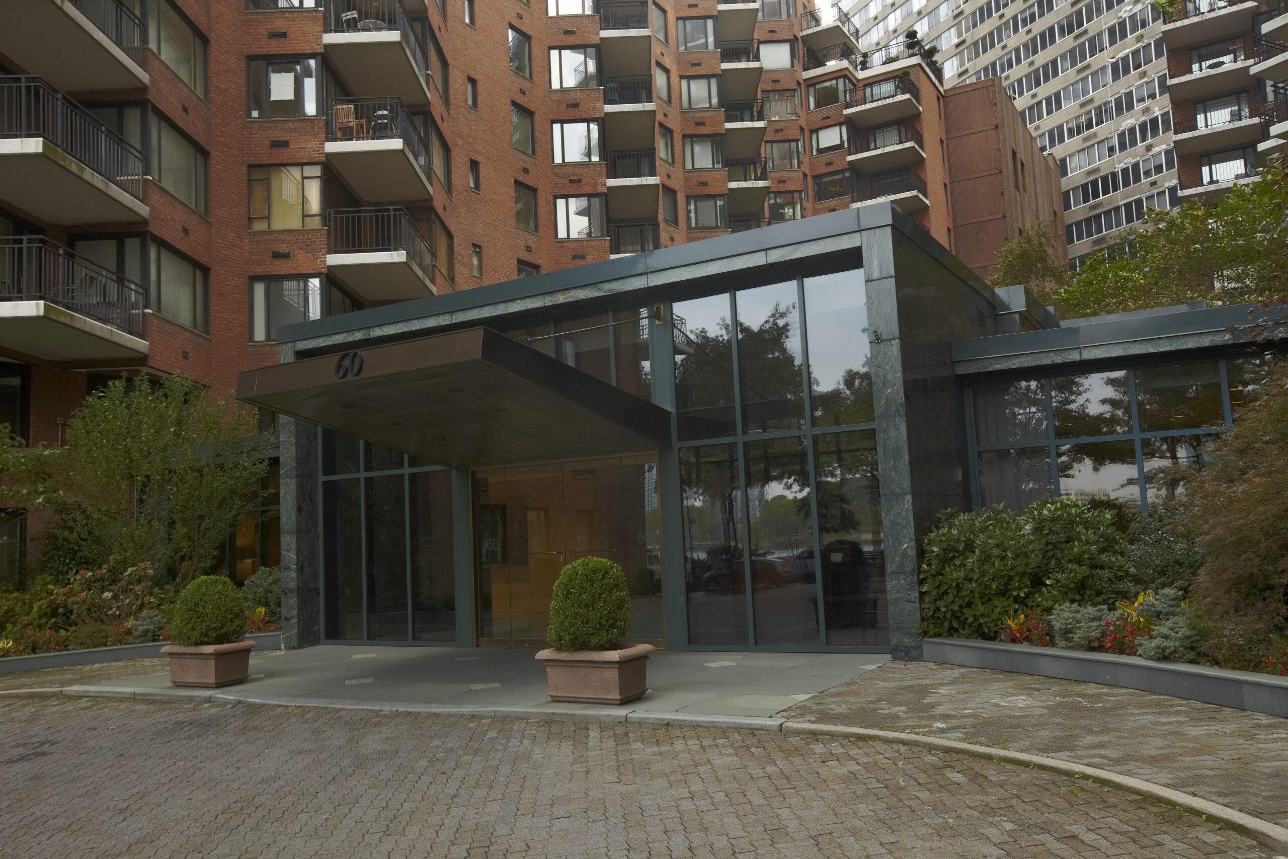 60 Sutton Place South