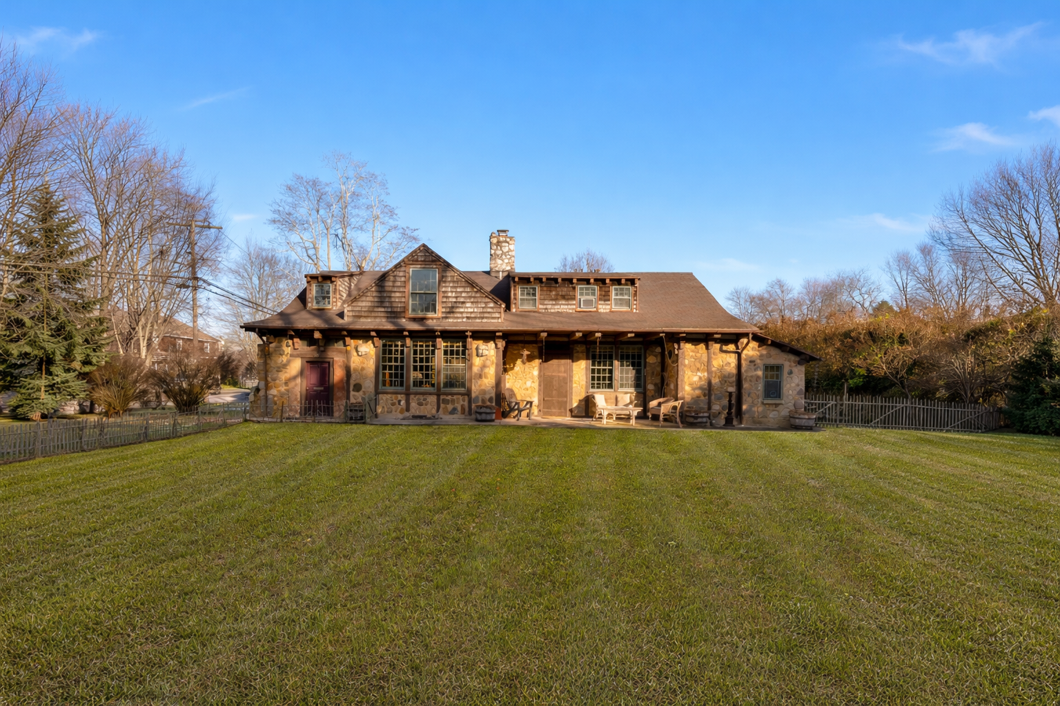 10 John Street: A Storybook Southampton Cottage
